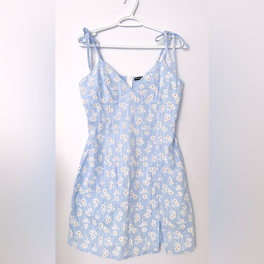 🍒 2/$15  NWOT SHEIN ditsy floral bodycon mini sundress (light blue)